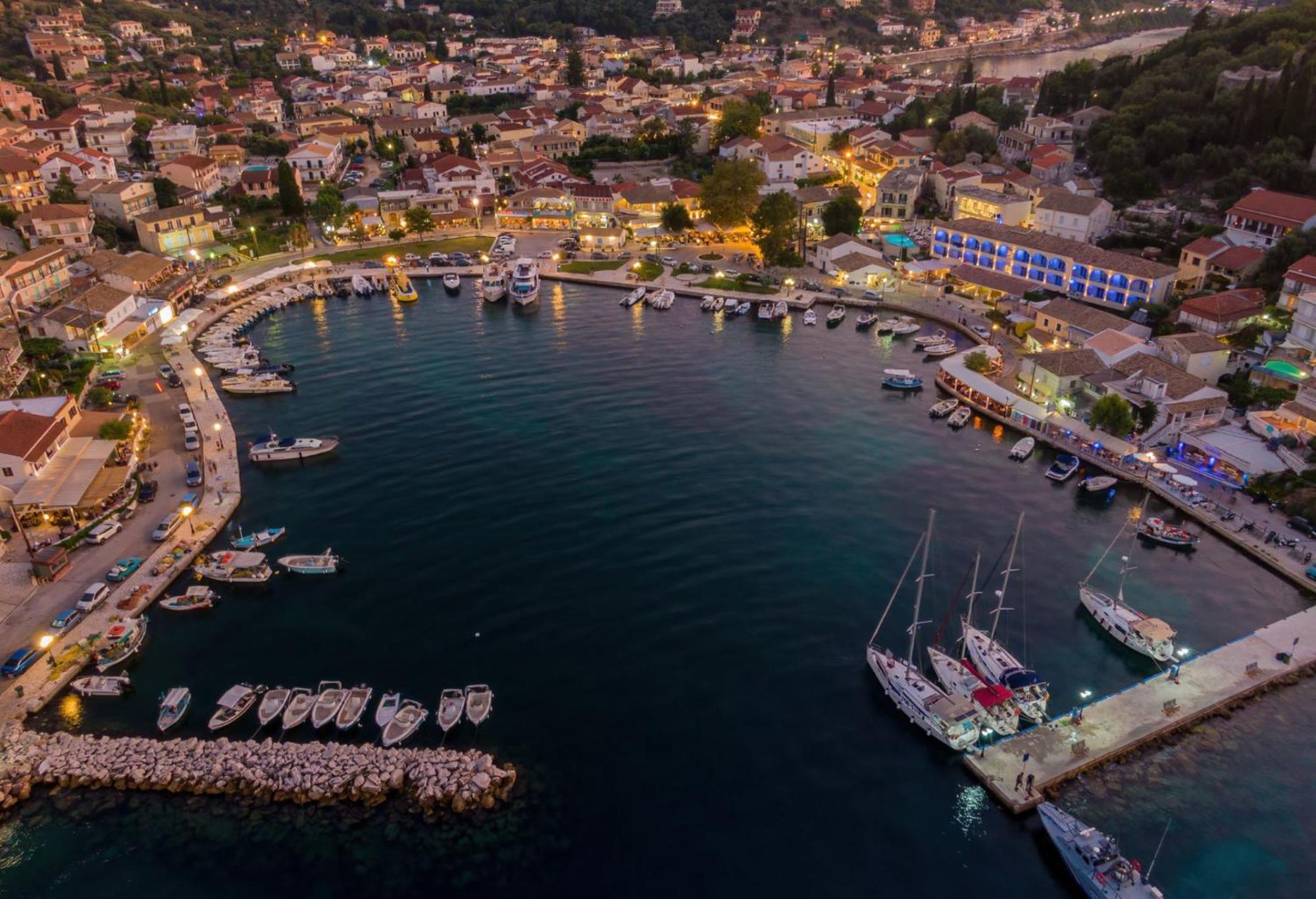 Kassiopi Piazza Suites Exteriér fotografie
